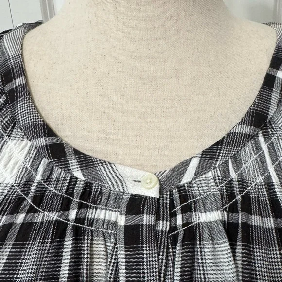 LOFT EUC❤️ Black and White Plaid Relaxed Buttoned Blouse with detailed neck - Picture 3 of 10